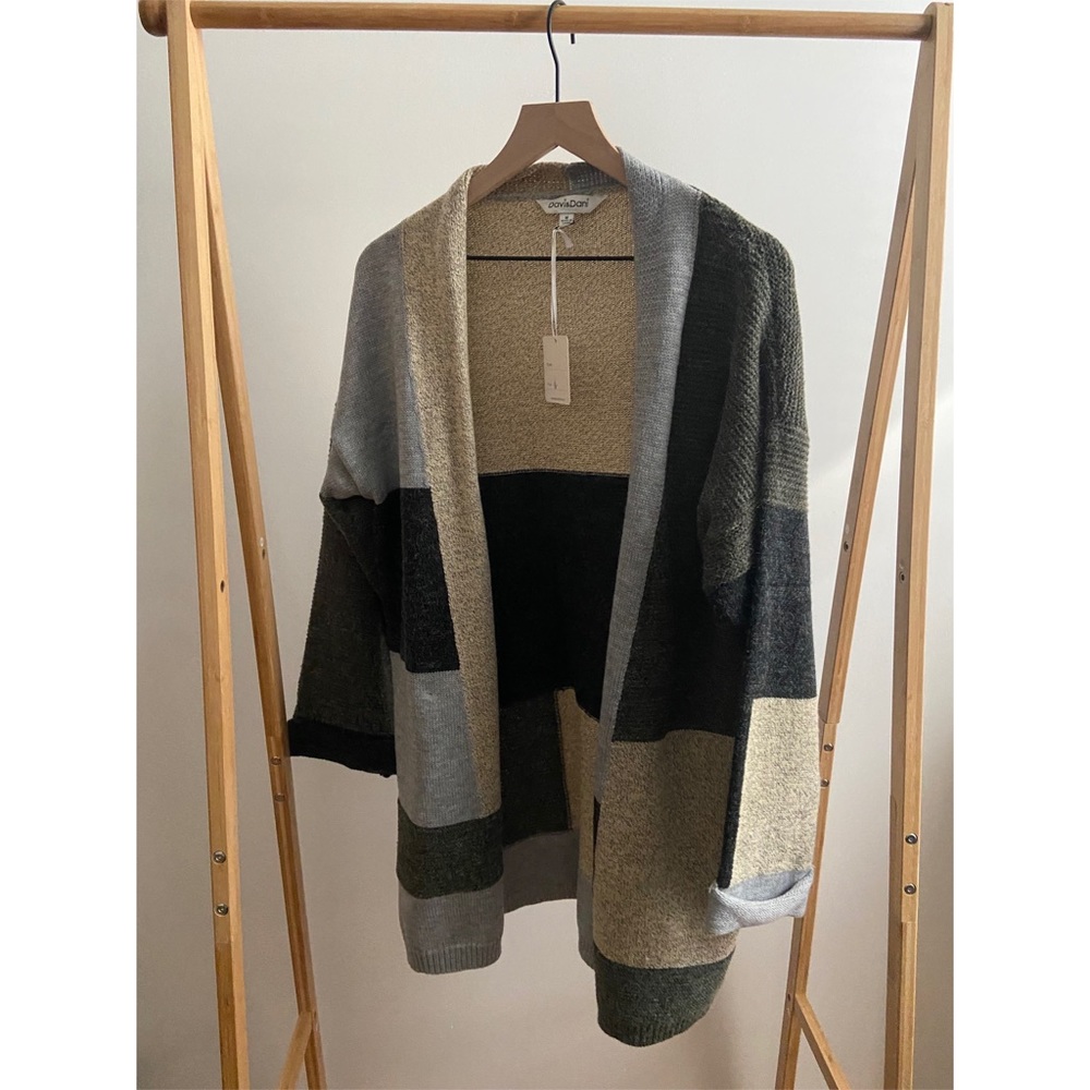 Oversized cardigan in block color design, size M
